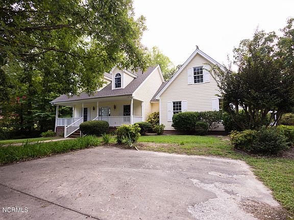3rd image of 810 Stone Drive