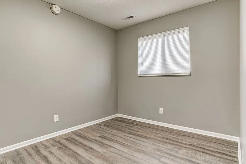 1 bed, 1.0 bath, 700 sqft, $825 — Photo 2
