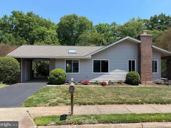 35 Biscayne Pl, Sterling, VA 20164