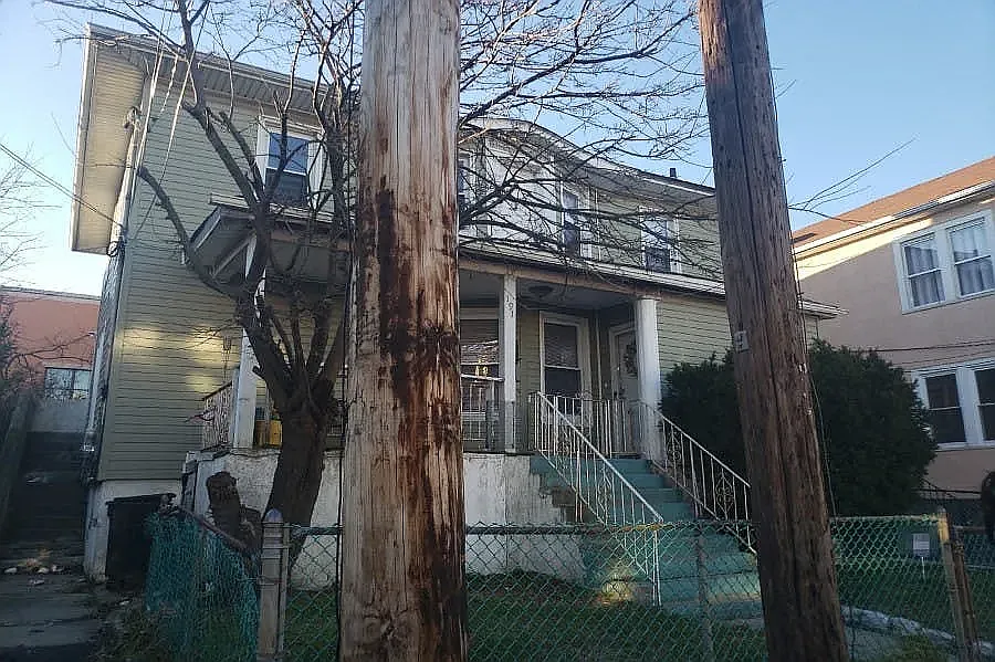 3 bed, 1200 sqft, $3,500 — Photo 2