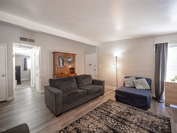 3rd image of 2777 Hermosa St