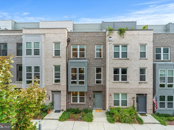 13366 Sherwood Park Ln, Herndon, VA 20171