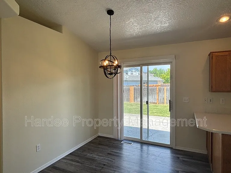 10764 W Goldenrod Ave — Photo 6