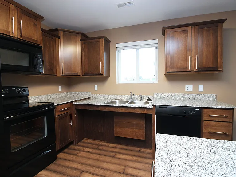 Bridgeview Bay Condos — Photo 3