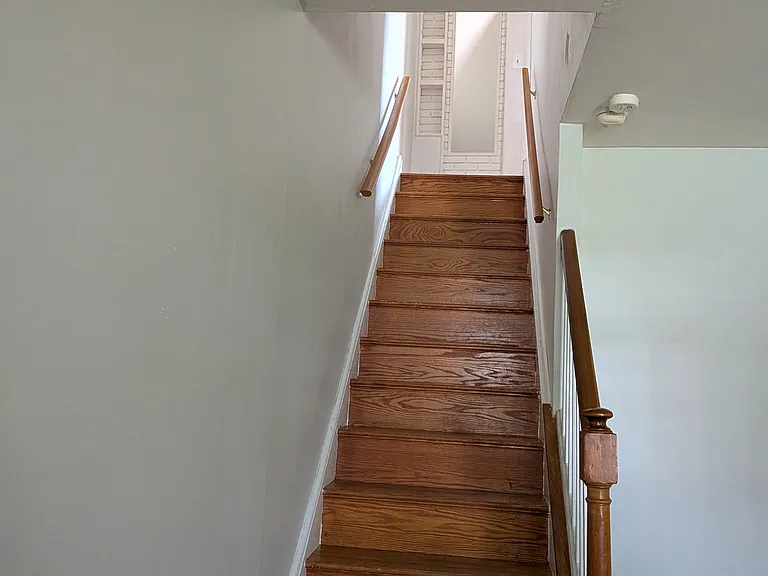 902 Woodlawn Ave — Photo 4