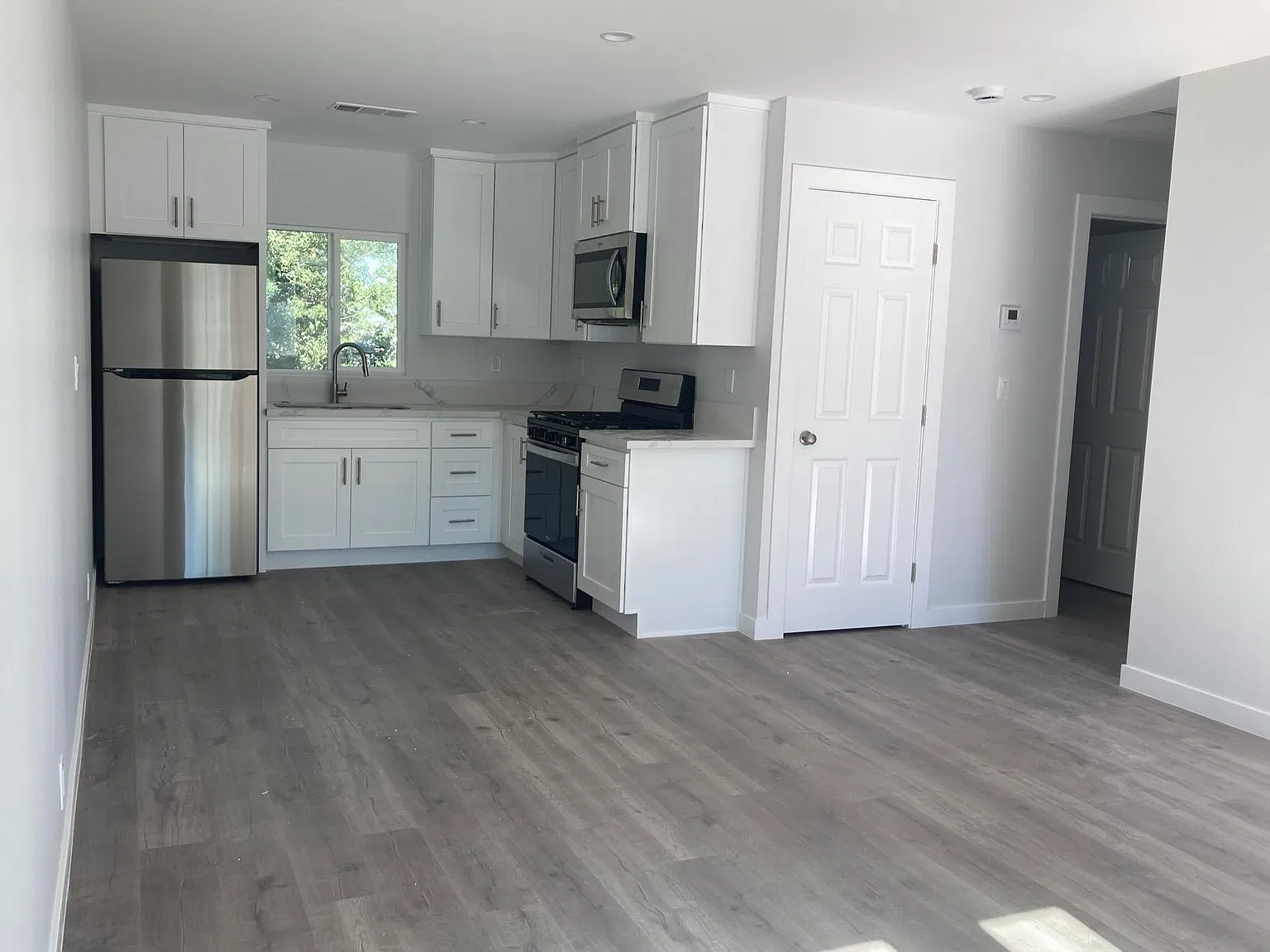 4034 1/4 Folsom St — Photo 3