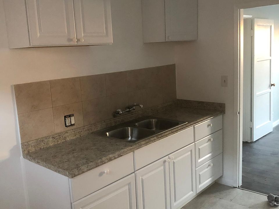 2nd image of 6711 Tujunga Ave APT 4