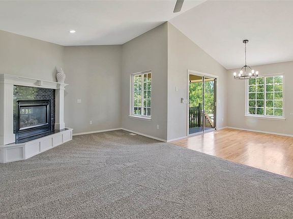 4th image of 520 N Woodstone Pl
