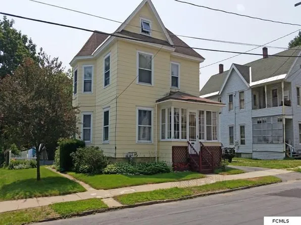 9 6th St, Gloversville, NY 12078