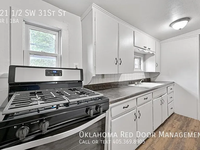 821 1/2 SW 31st St — Photo 9
