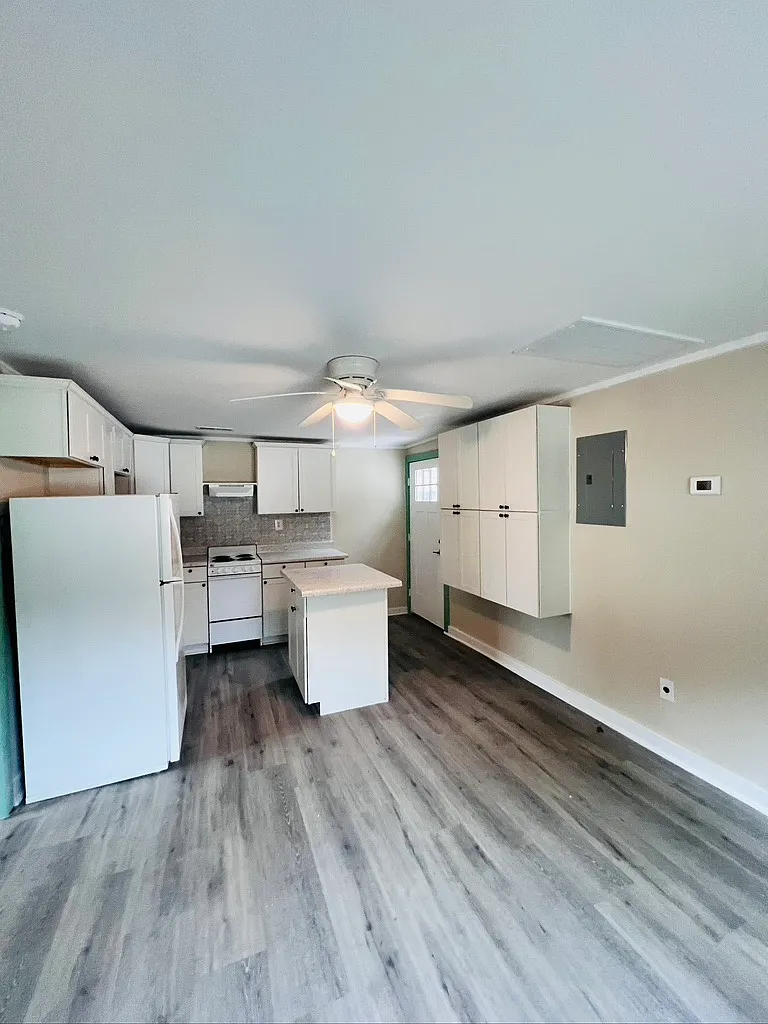 1 bed, 696 sqft, $1,200 — Photo 2