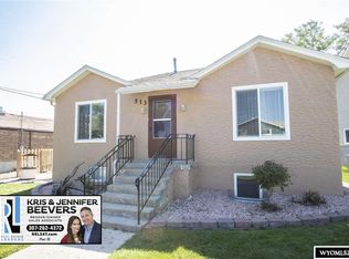 513 W Fir St, Glenrock, WY 82637