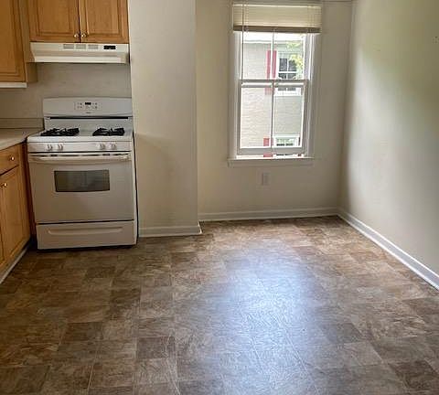 5th image of 154 Green St #B