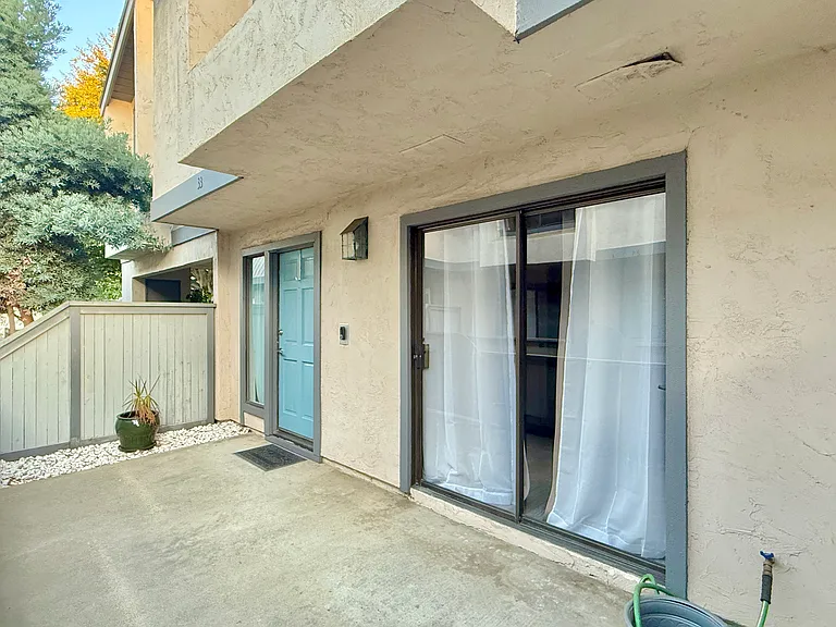 2135 E Valley Pkwy #33 — Photo 8