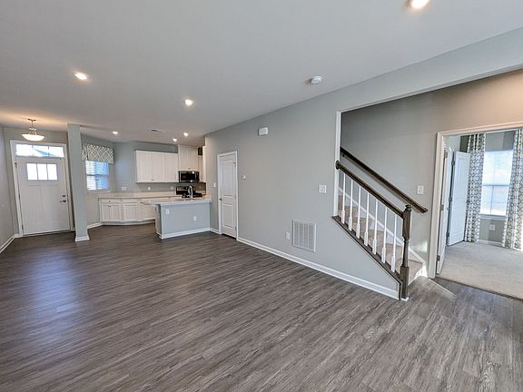 4th image of 3456 Foxglove Dr