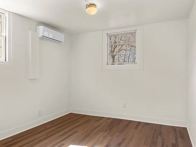 2480 Van Buren Ave — Photo 21