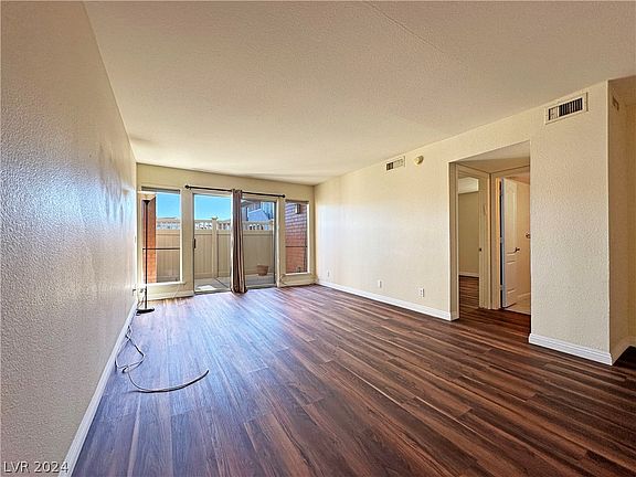 2nd image of 698 Oakmont Ave Unit 1313