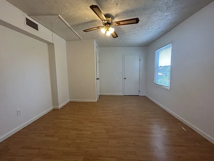 132 E Winchester St #4 — Photo 3