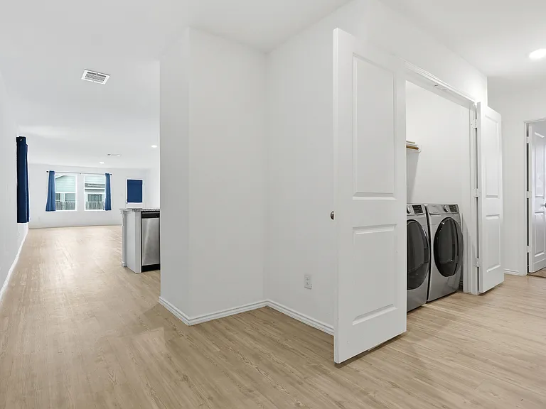 7239 Satellite Way — Photo 4