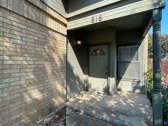 2nd image of 616 Canterbury St