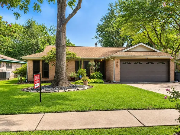 907 Redway Ln, Houston, TX 77062