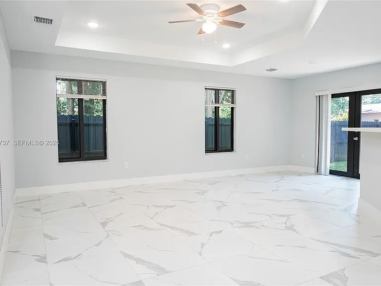 2522 NW 9th Pl — Photo 7