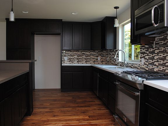 4th image of 1315 Coral Dr