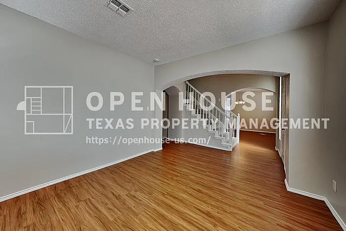4 bed, 2.5 bath, 2854 sqft, $2,800 — Photo 4
