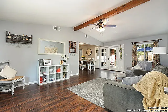 3 bed, 1880 sqft, $2,200 — Photo 1