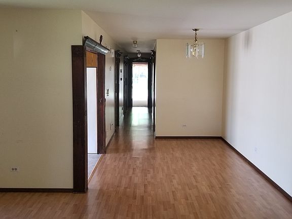 3rd image of 2021 Laurel Ave