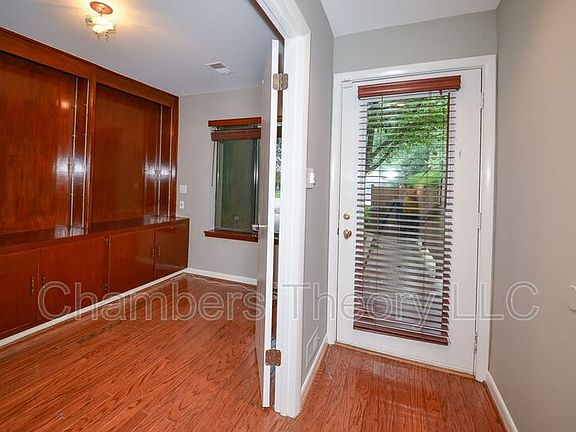 2nd image of 1521 Emerson Ave