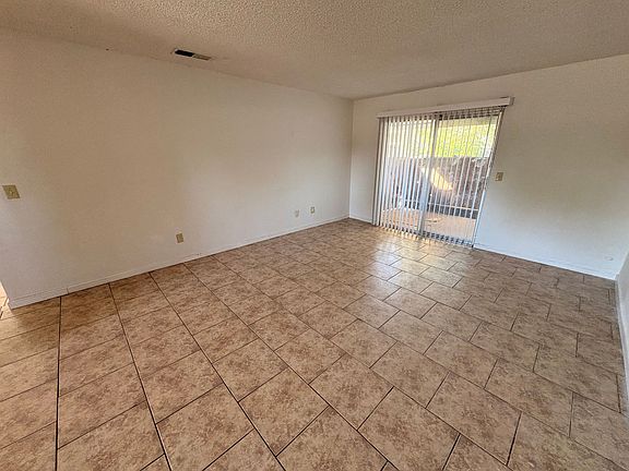 4th image of 2526-2532 W Caldwell Ave #2528