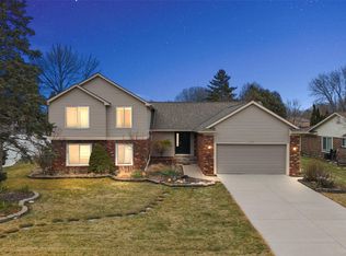 39254 Royal Doulton, Clinton, MI 48038