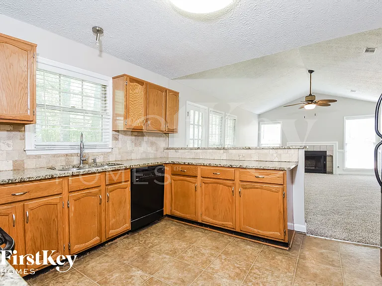 1111 Wynford Cmns SW — Photo 7