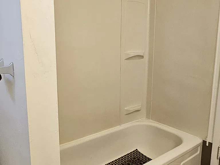 705 Colorado St #B — Photo 14