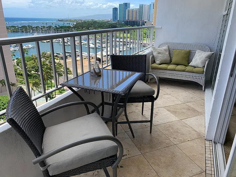 Ala Moana Blvd — Photo 23