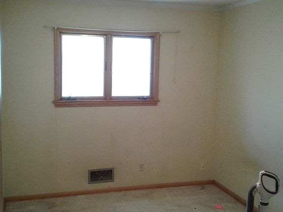 3rd image of 720 17th Ave N