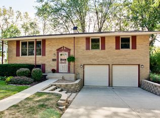 899 E Schirra Dr, Palatine, IL 60074