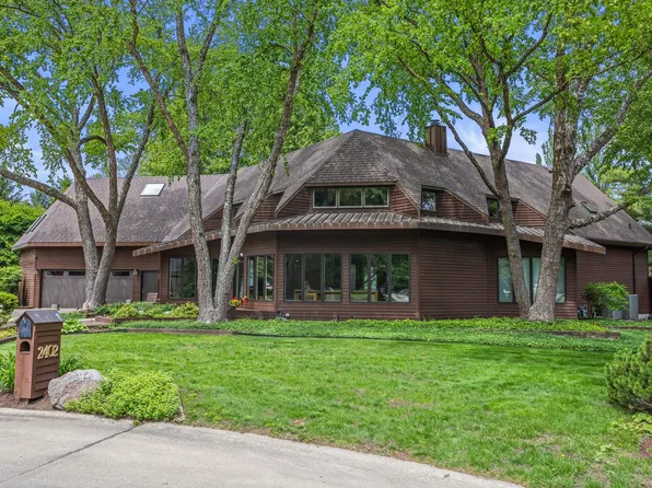 2402 N Nottingham Ct, Champaign, IL 61821