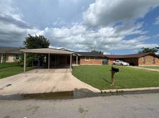 216 SE Coachman Dr, Lawton, OK 73501