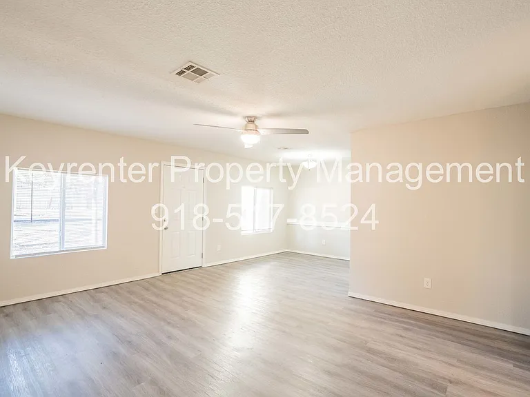 S Hudson Ave Duplex — Photo 5