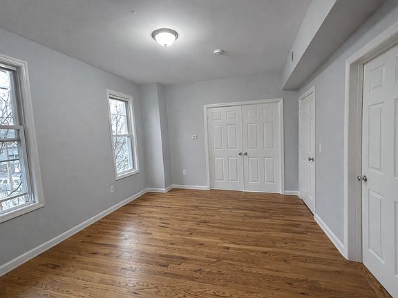 4th image of 569 Hunterdon St Floor 2