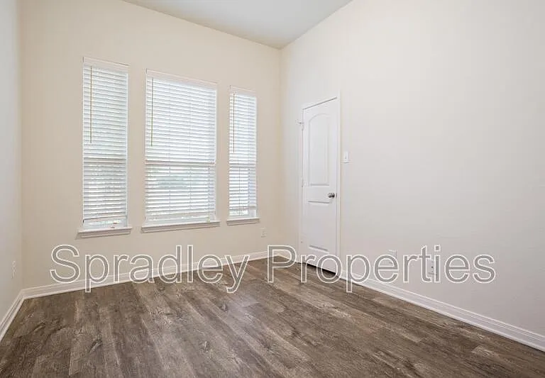 1925 Bayou Wood Ln — Photo 19