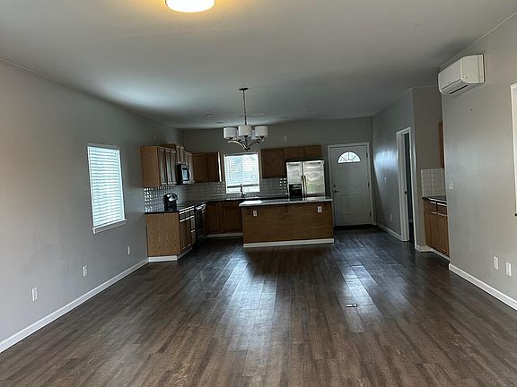 4th image of 3011 S Puget Sound Ave
