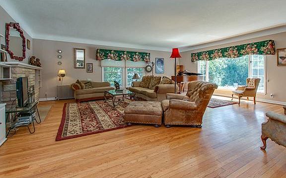 4th image of 656 S Shore Dr