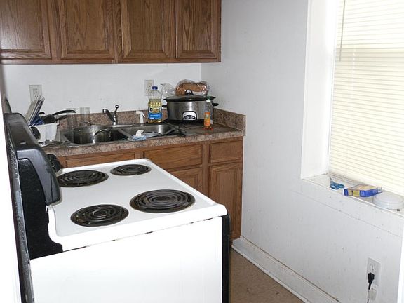4th image of 310 Milligan St