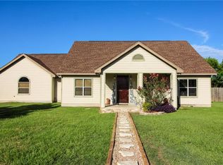 805 E 2nd St, Elgin, TX 78621