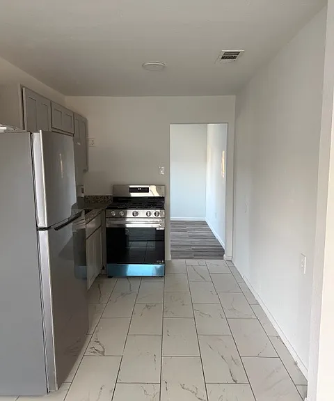 1304 Stone Dr — Photo 3