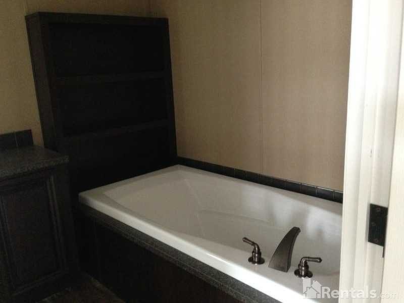 1st image of 552 Paraiso Dr