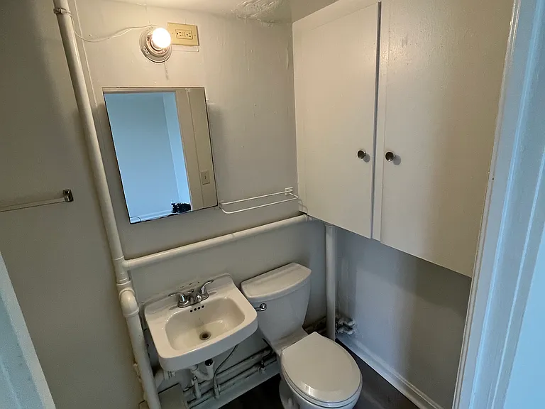 406 S Meridian St #6 — Photo 4